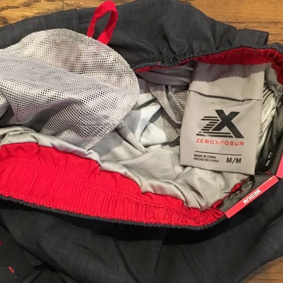 Men’s ZEROXPOSUR Black Cargo Swim Trunks With Red Accent Sz Medium NWT - Picture 7 of 8